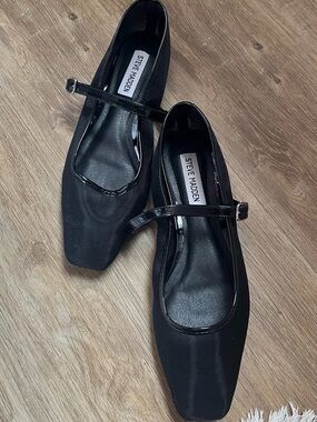 Steve Madden Black Mary Jane Patent Strap Flats